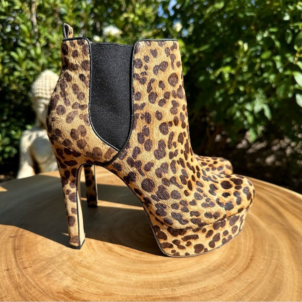 VINCE CAMUTO Leopard Print Cow Hair Leather Platform Boots Size 6 - Picture 4 of 9